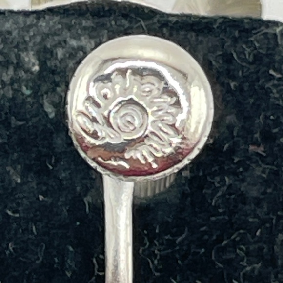 Vintage Giovanni Silver Tone Rose Pin Brooch Screw Earrings Set - Picture 9 of 12